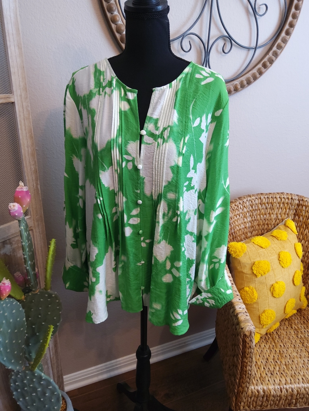 Simply Vera Vera Wang Green and White Button-Front Blouse